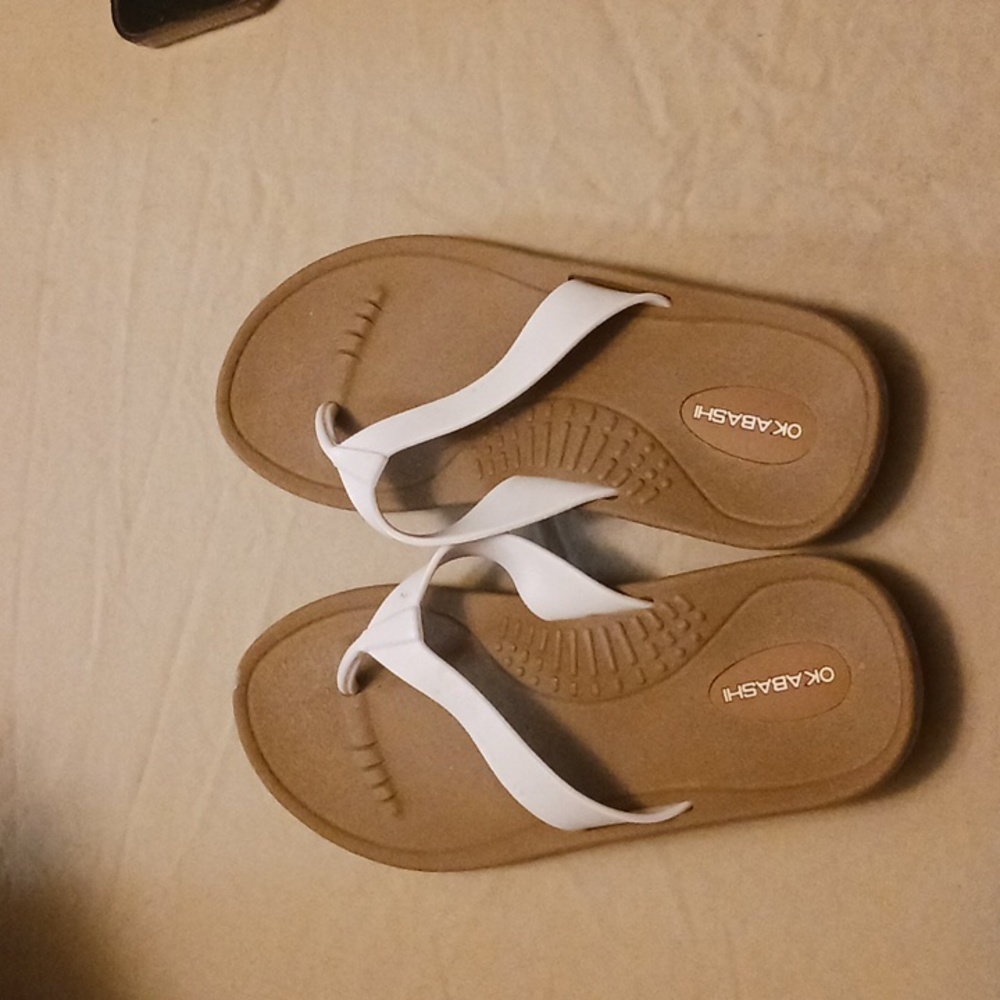okabashi flip flops size medium in brown